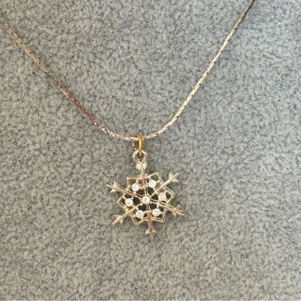 Vintage Silver Diamond Rhinestone Snowflake Charm Pendant Vintage Necklace - Picture 3 of 13